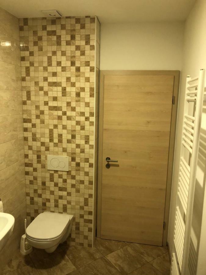 Apartma Linhartov Trg ราโดว์ลิตซา ภายนอก รูปภาพ
