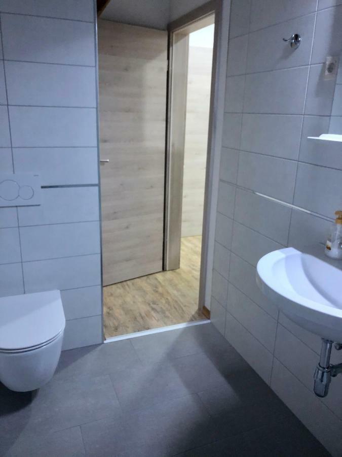 Apartma Linhartov Trg ราโดว์ลิตซา ภายนอก รูปภาพ